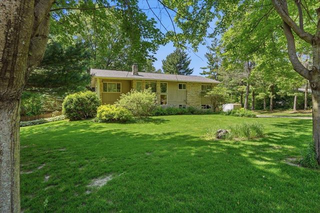 4938 Hickory Trail, Middleton, WI 53562