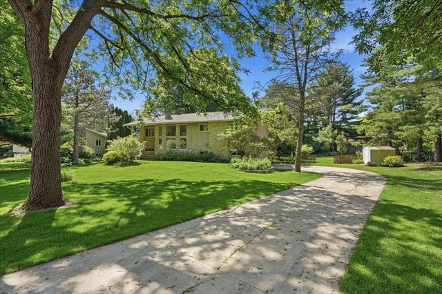 4938 Hickory Trail, Middleton, WI 53562