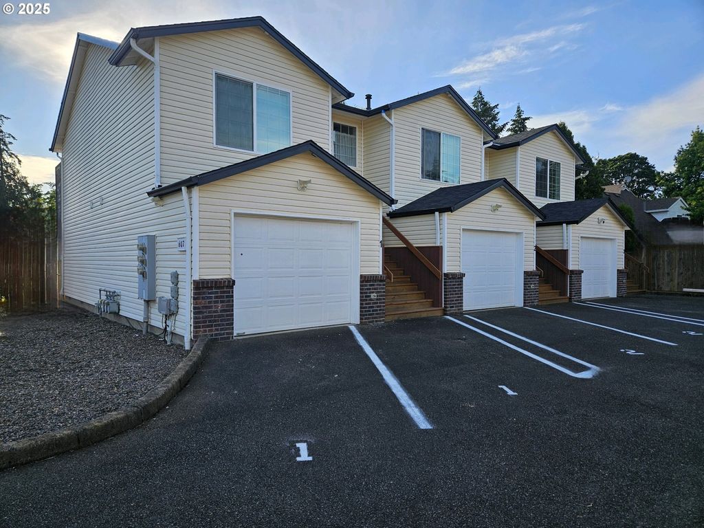 607 W 1ST St, Newberg, OR 97132