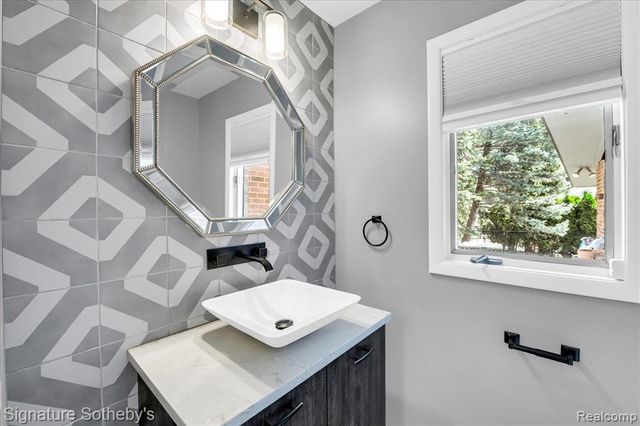 45 Maywood Avenue, Bloomfield Hills, MI 48304