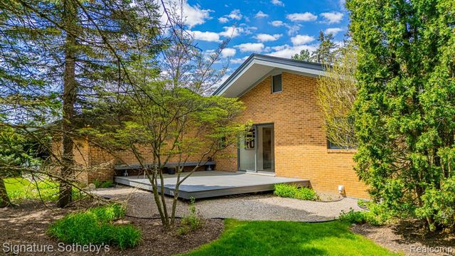 45 Maywood Avenue, Bloomfield Hills, MI 48304
