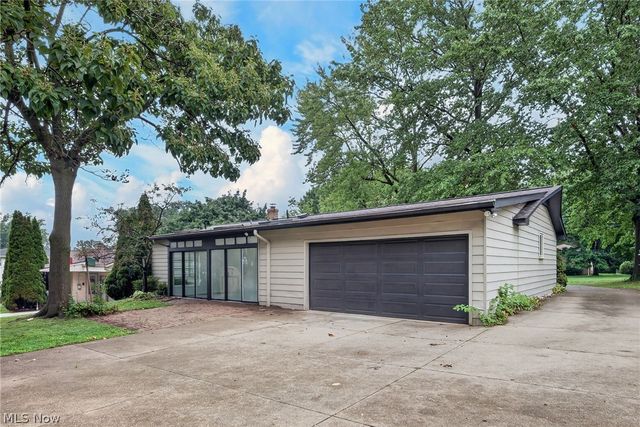 720 Lorena Street SW, North Canton, OH 44720