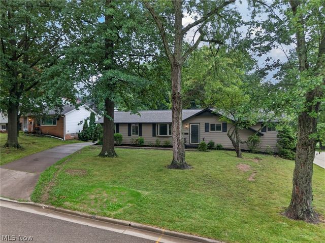 720 Lorena Street SW, North Canton, OH 44720