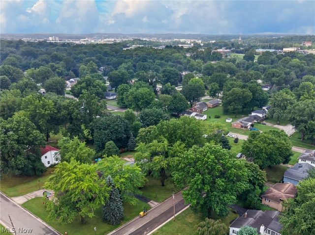 720 Lorena Street SW, North Canton, OH 44720