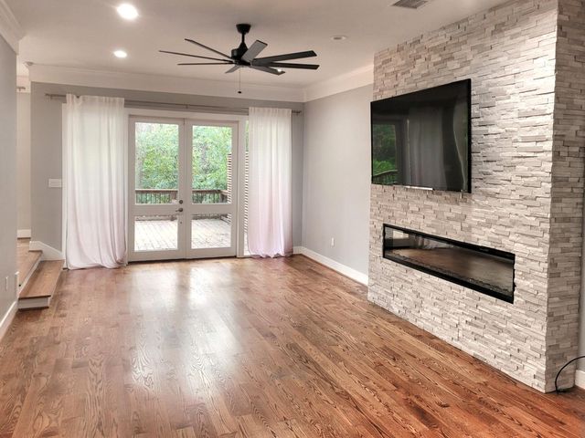 86 Sugarberry Circle, Houston, TX 77024