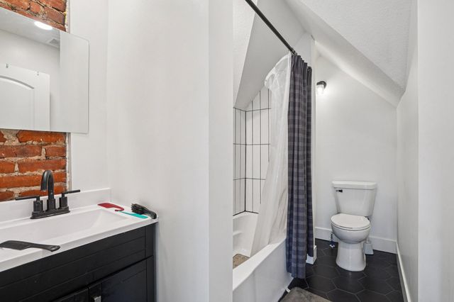 587 Cook Avenue E, Saint Paul, MN 55130