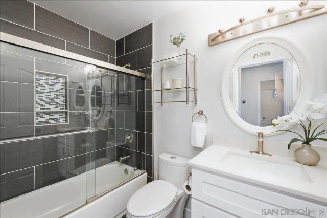 7843 Jade Coast Rd., San Diego, CA 92126