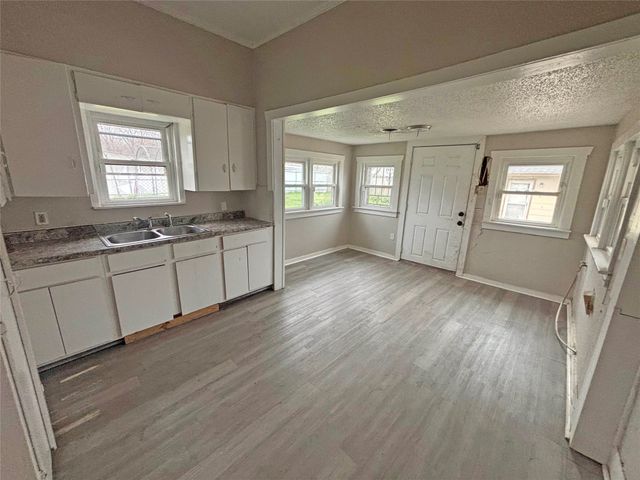 6029 Plant Avenue, Fort Worth, TX 76112