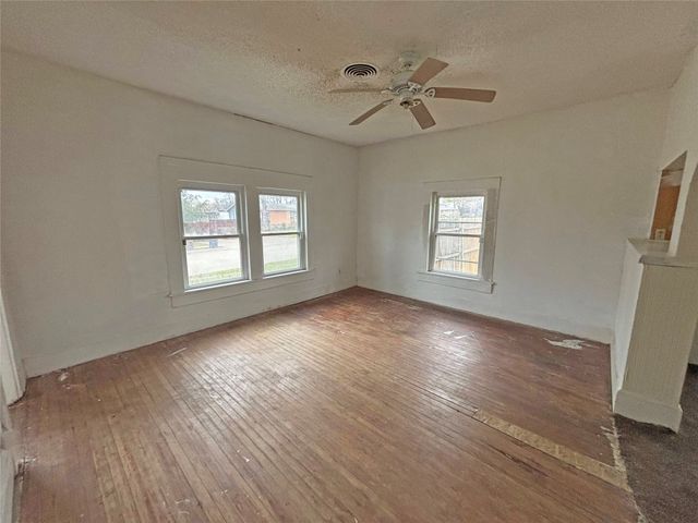 6029 Plant Avenue, Fort Worth, TX 76112