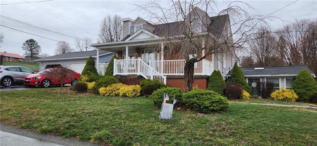 314 W Blake Ave, Connellsville, PA 15425