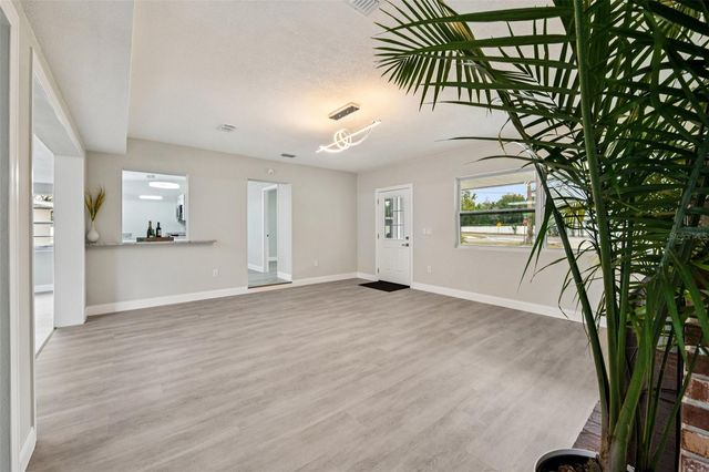 560 E 2ND STREET, Chuluota, FL 32766