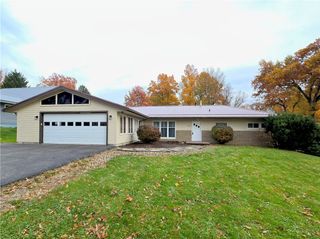 332 Frazier Dr, Neshannock Twp, PA 16105