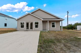 100 Vista View, Floresville, TX 78114