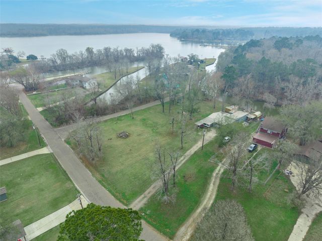 26 Lakeview Drive, Huntsville, TX 77320