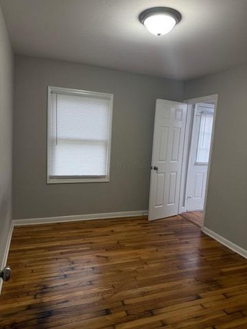 886 Carolyn Avenue, Columbus, OH 43224