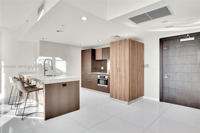 200 Biscayne Boulevard Way 503, Miami, FL 33131