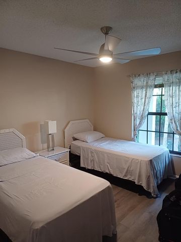 4821 WINSLOW BEACON 42, Sarasota, FL 34235