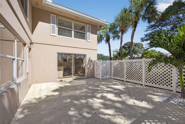 3103 Kingston Court, West Palm Beach, FL 33409