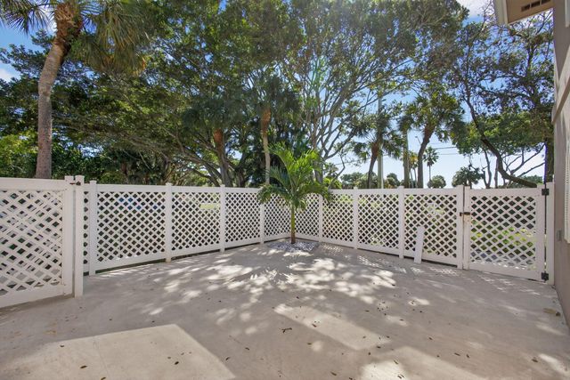 3103 Kingston Court, West Palm Beach, FL 33409