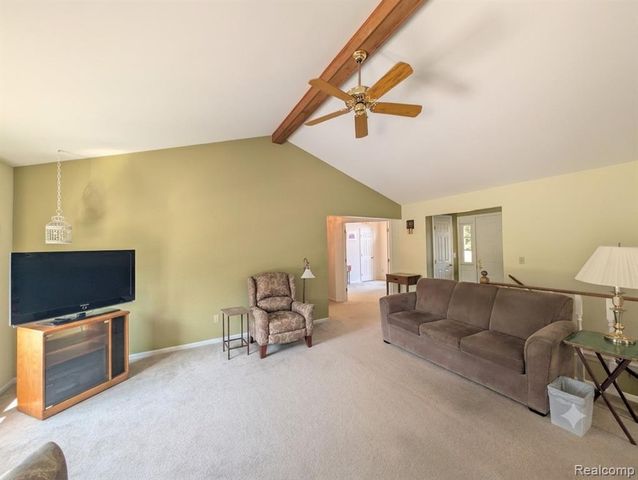 9362 Bennett Lake Road, Fenton, MI 48430