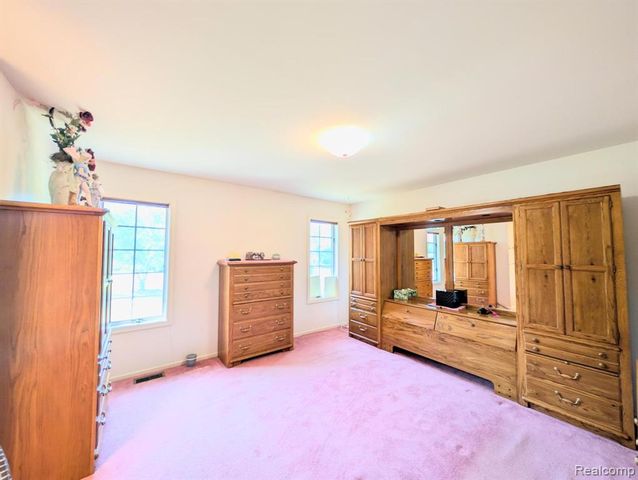 9362 Bennett Lake Road, Fenton, MI 48430