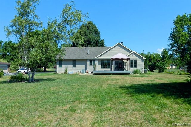 9362 Bennett Lake Road, Fenton, MI 48430
