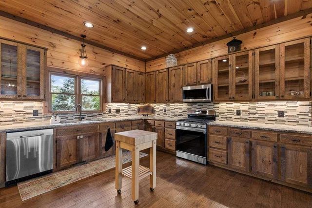 9 Kensington Drive, Mineral Bluff, GA 30559