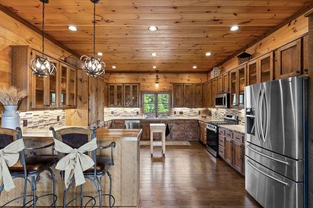 9 Kensington Drive, Mineral Bluff, GA 30559