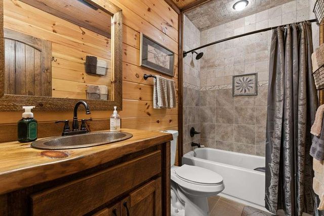9 Kensington Drive, Mineral Bluff, GA 30559
