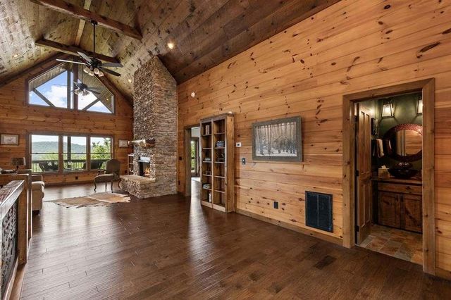 9 Kensington Drive, Mineral Bluff, GA 30559