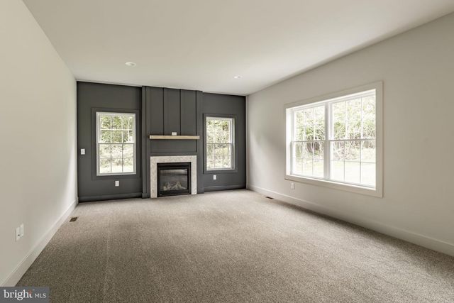 105 LAKE RD, Elizabethtown, PA 17022