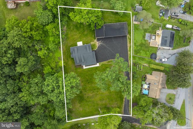 105 LAKE RD, Elizabethtown, PA 17022