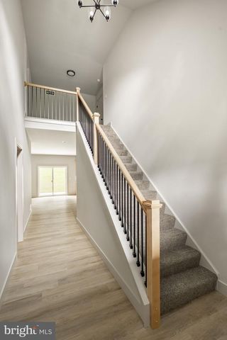 105 LAKE RD, Elizabethtown, PA 17022