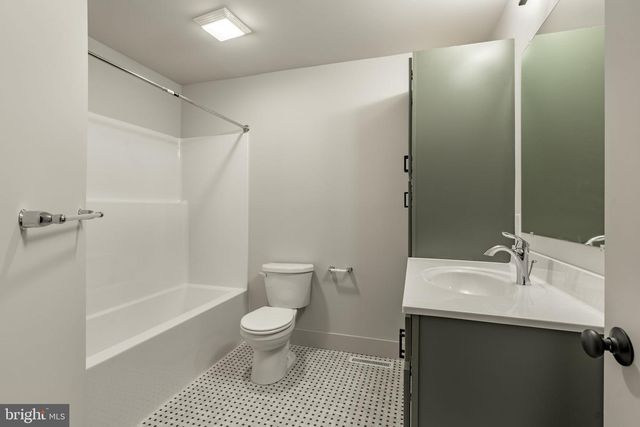 105 LAKE RD, Elizabethtown, PA 17022