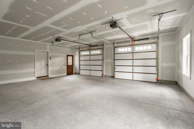 105 LAKE RD, Elizabethtown, PA 17022
