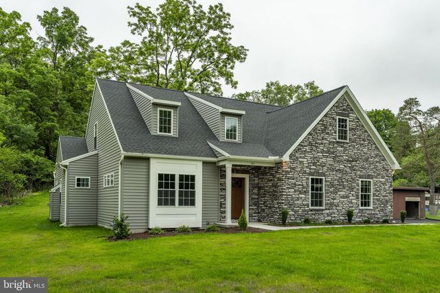 105 LAKE RD, Elizabethtown, PA 17022