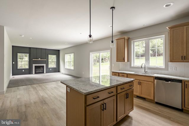 105 LAKE RD, Elizabethtown, PA 17022