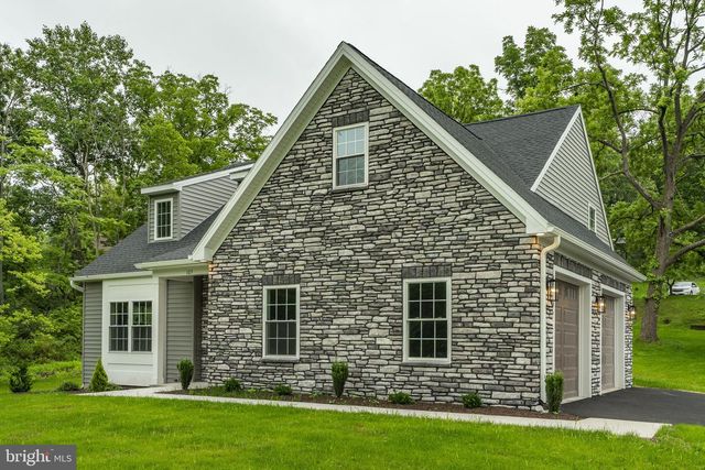 105 LAKE RD, Elizabethtown, PA 17022