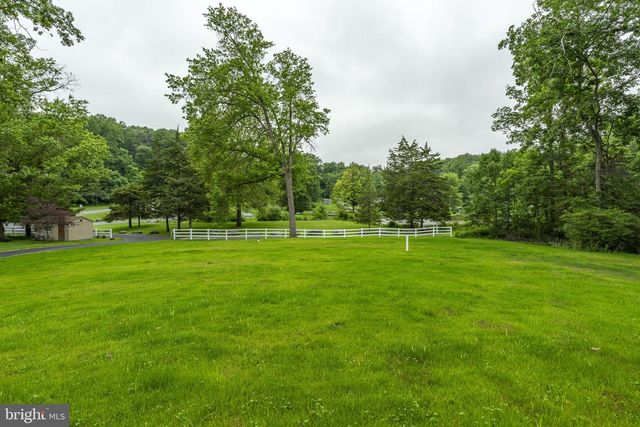 105 LAKE RD, Elizabethtown, PA 17022