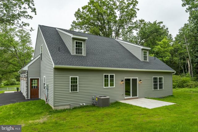 105 LAKE RD, Elizabethtown, PA 17022