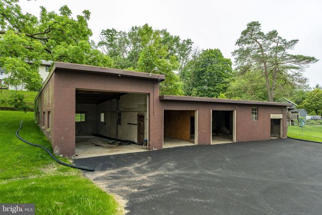 105 LAKE RD, Elizabethtown, PA 17022