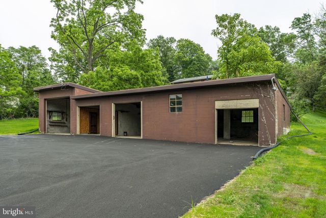 105 LAKE RD, Elizabethtown, PA 17022