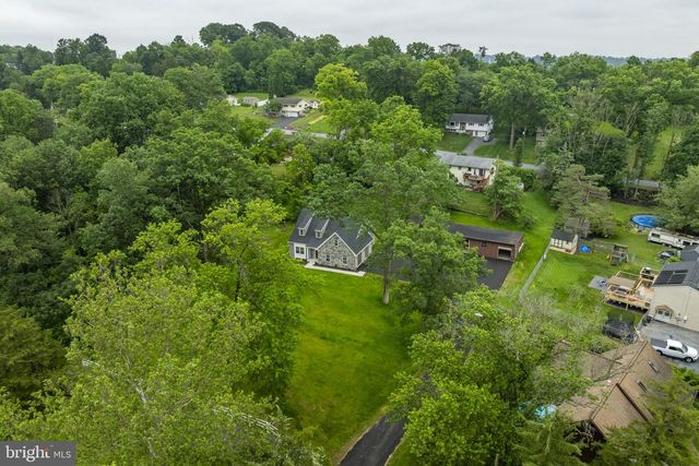 105 LAKE RD, Elizabethtown, PA 17022
