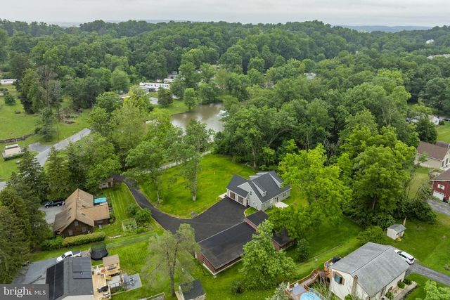 105 LAKE RD, Elizabethtown, PA 17022