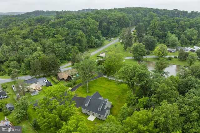 105 LAKE RD, Elizabethtown, PA 17022