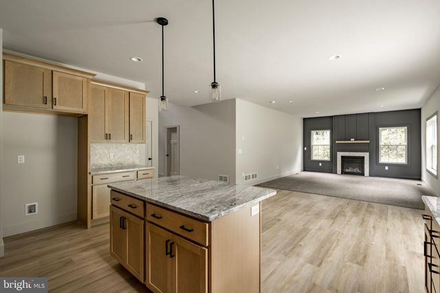 105 LAKE RD, Elizabethtown, PA 17022