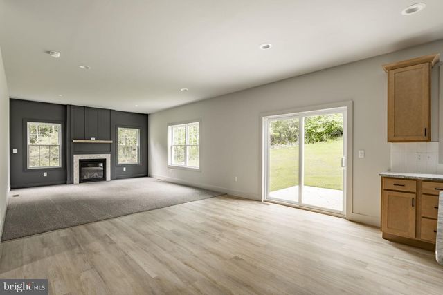 105 LAKE RD, Elizabethtown, PA 17022