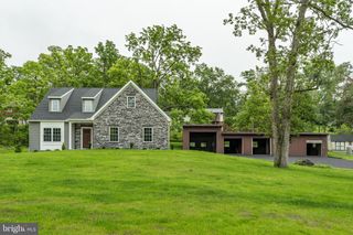 105 LAKE RD, Elizabethtown, PA 17022