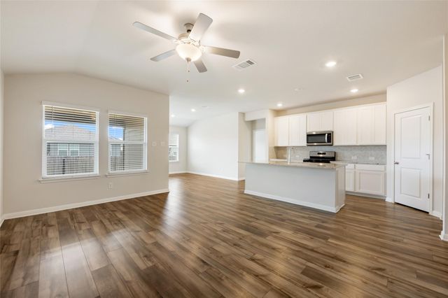 257 Fossil DR, Kyle, TX 78640
