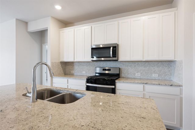 257 Fossil DR, Kyle, TX 78640